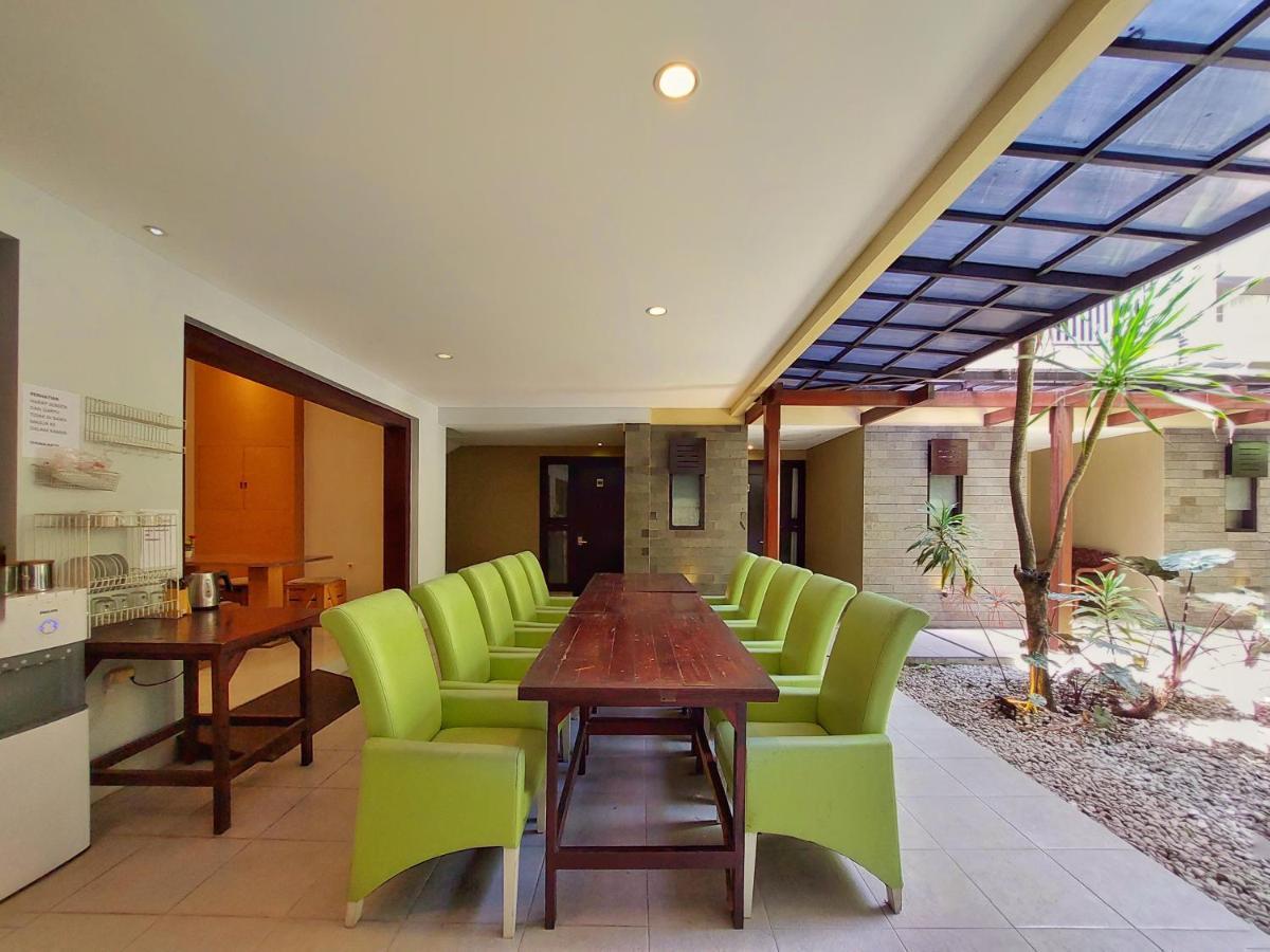 Shinta Pensión Malang Exterior foto